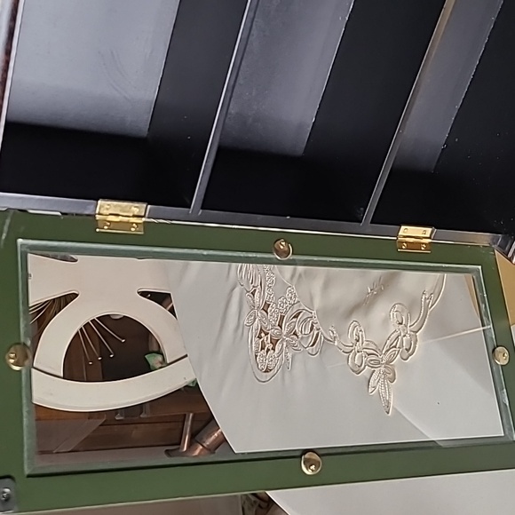 Vintage Curio/Keepsake Table Top/ Display/Storage Cabinet Black & Gold - Picture 14 of 15